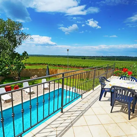 Дом отдыха Family Friendly House With A Swimming Pool Basarinka, - 14663