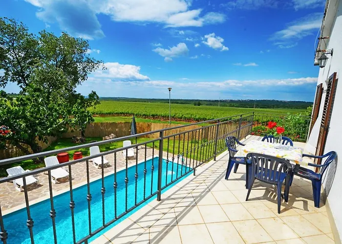 בית נופש Family Friendly House With A Swimming Pool Basarinka, - 14663
